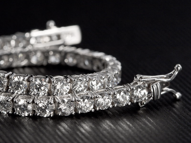 diamond bracelet close up